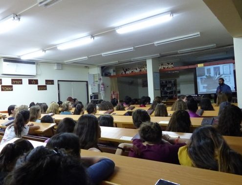 המשוכות בדרך לתפילה שלי באולפנת בנ"ע ערד