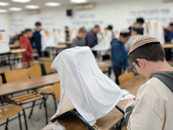 קושרים ונקשרים - קושרים בעצמכם ציצית ויוצאים מאושרים