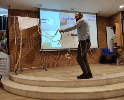 קושרים ונקשרים - סדנת קשירת ציצית