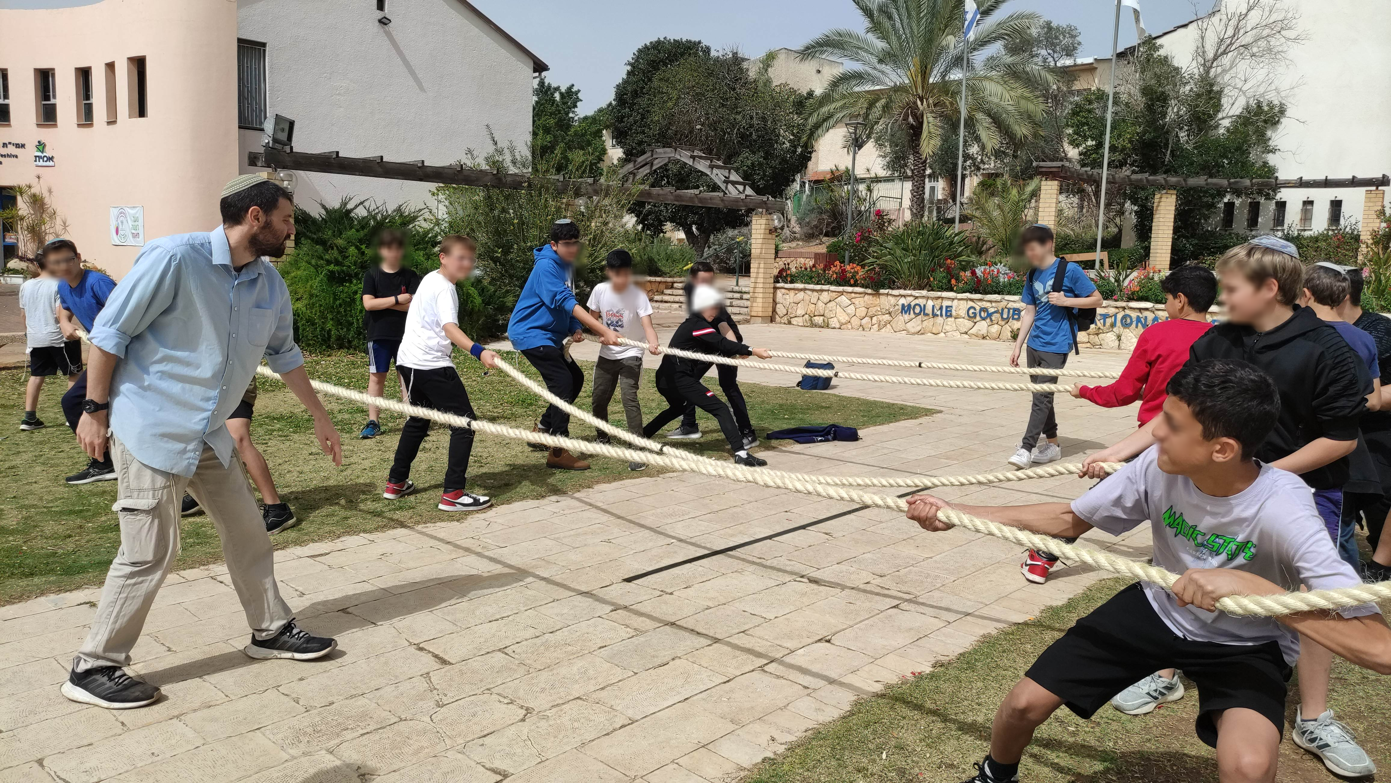 משחק חותם המלך - משיכת פתילים