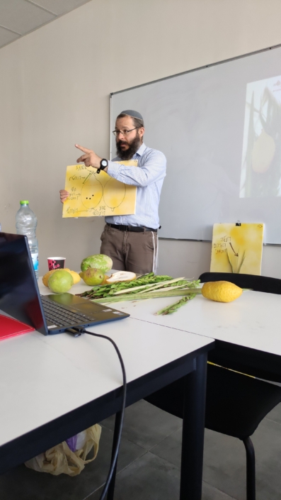הפנינג 4 המינים - כולם לומדים נוגעים ונהנים